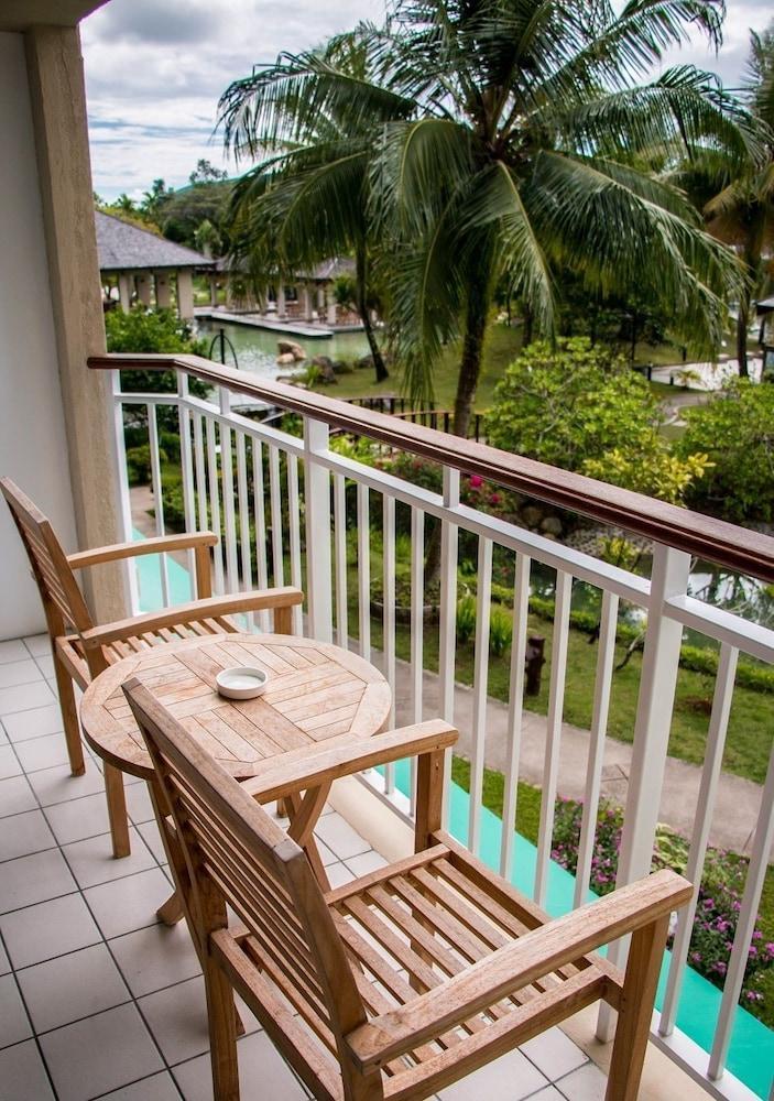 Palau Royal Resort Koror Exteriör bild