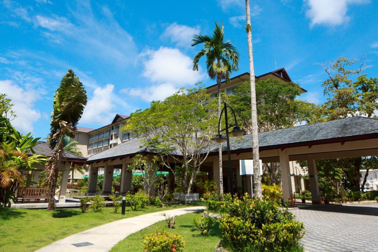 Palau Royal Resort Koror Exteriör bild