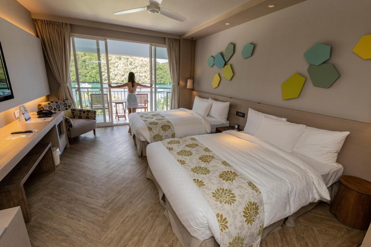 Palau Royal Resort Koror Exteriör bild