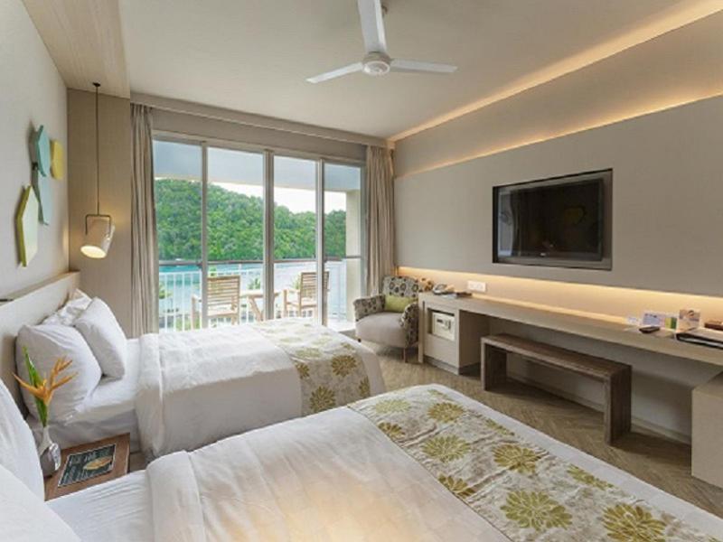 Palau Royal Resort Koror Exteriör bild