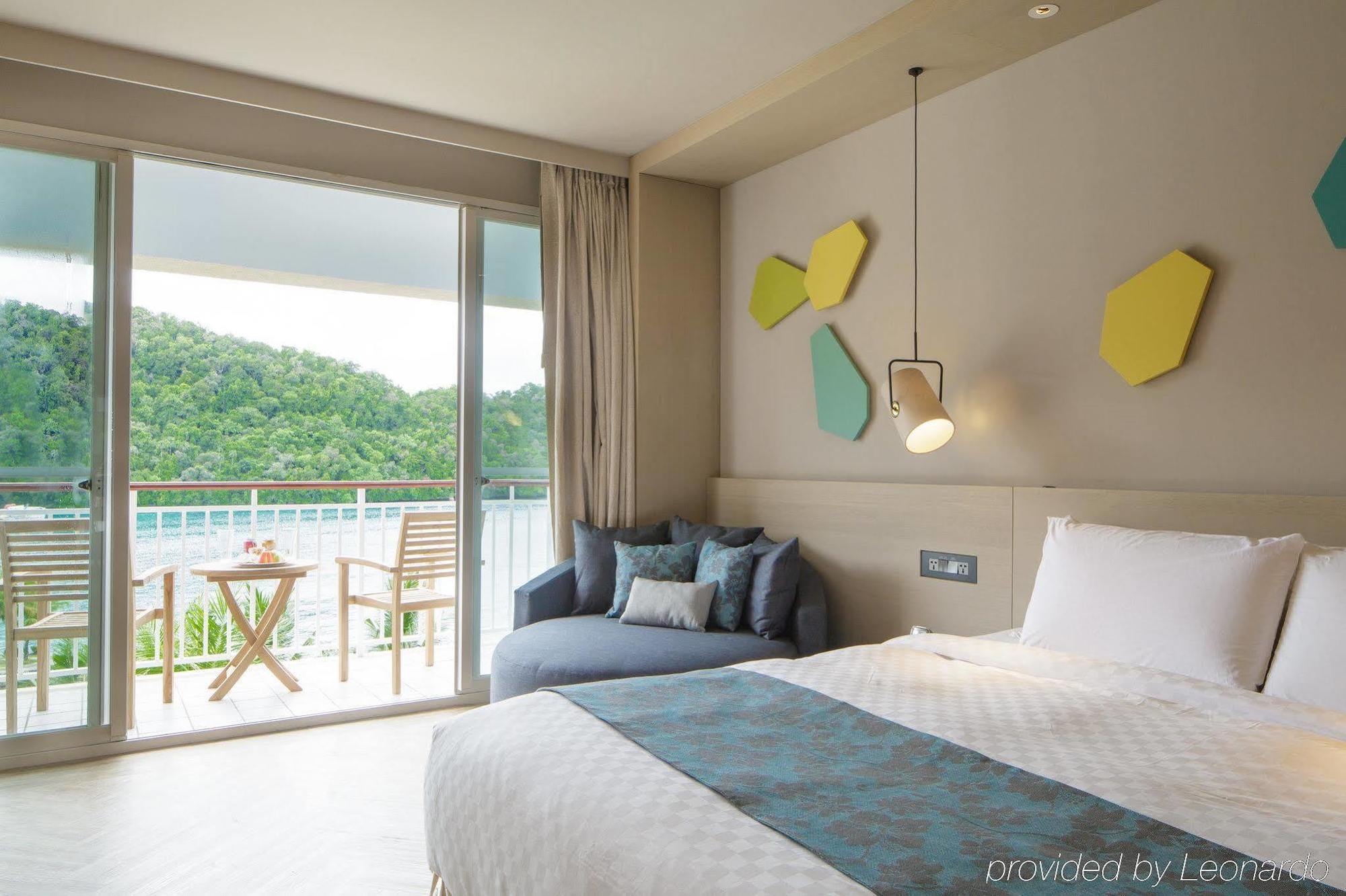 Palau Royal Resort Koror Exteriör bild