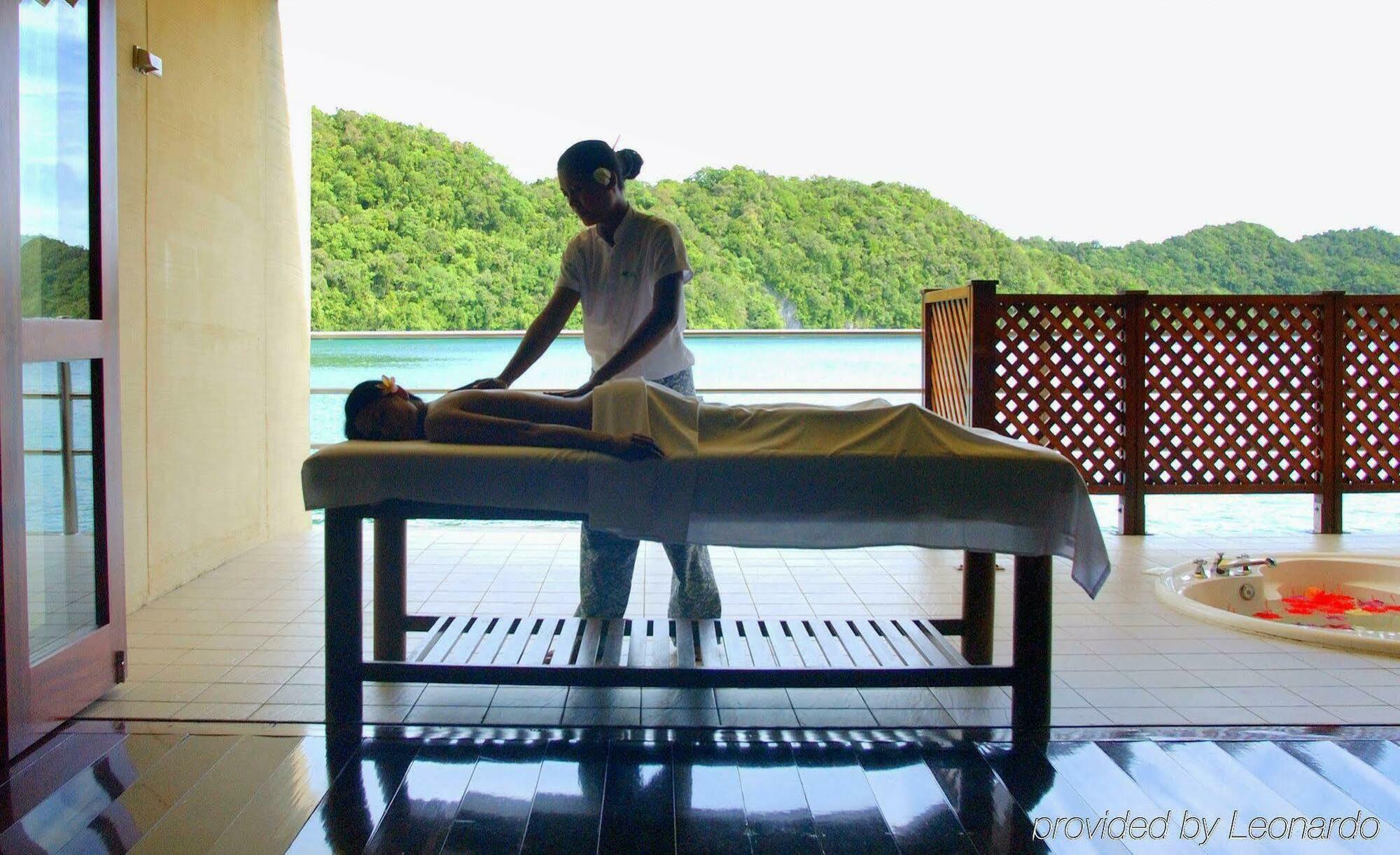 Palau Royal Resort Koror Exteriör bild